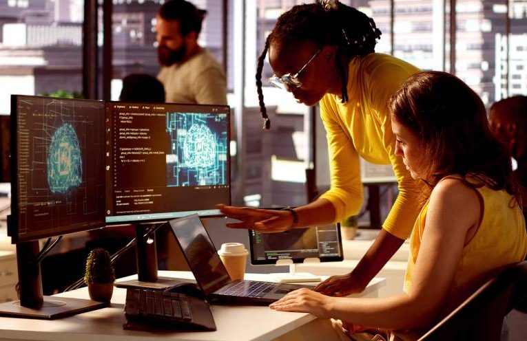 Santander acelera su estrategia ‘data & AI-first’ tras firmar un acuerdo con OpenAI