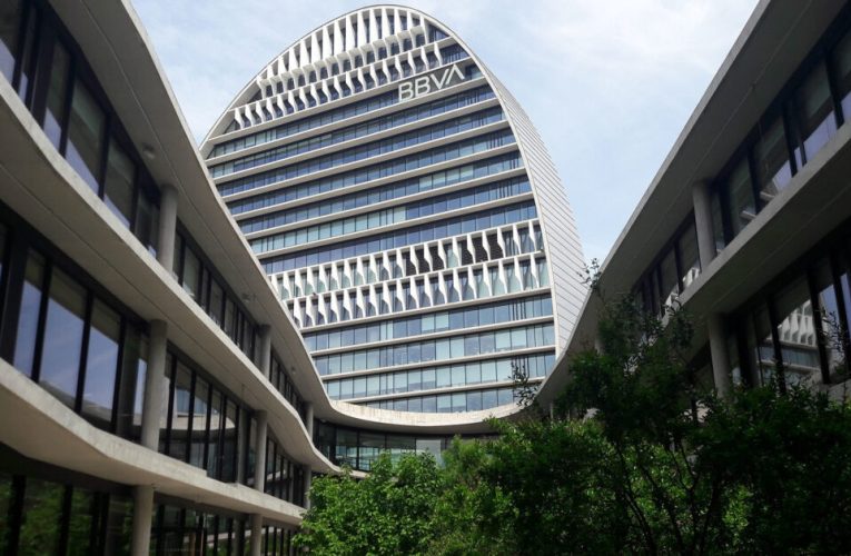 BBVA sube la oferta por Banco Sabadell un 10% y mejora la fiscalidad de la operación