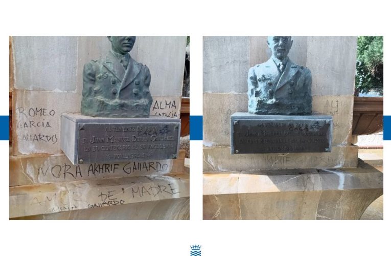 El Ayuntamiento elimina las pintadas del monumento dedicado al aviador jerezano Juan Manuel Durán González y al vuelo trasatlántico del Plus Ultra