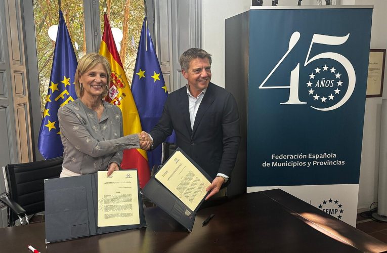 La alcaldesa y Hostelería de España acuerdan reforzar esta importante industria de Jerez
