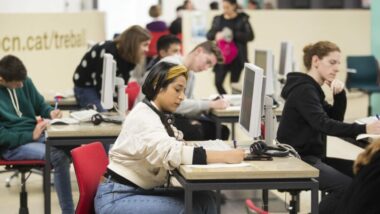 Más de 40.000 alumnos de la enseñanza posobligatoria inician el curso | Info Barcelona