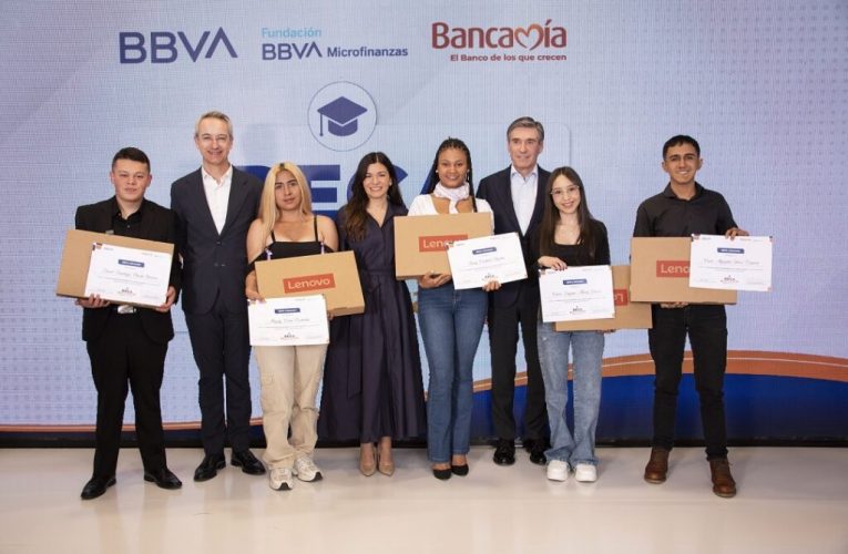 Sexta entrega de la Beca Transformando Realidades BBVA y Bancamía