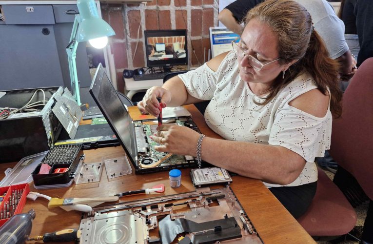 Una historia de éxito para reducir la brecha digital de mujeres vulnerables