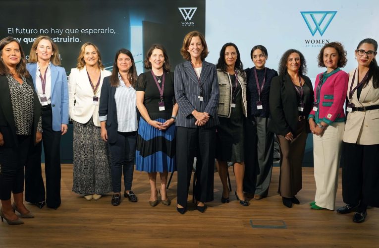 Las mujeres ya ocupan el 43% de los puestos directivos en la banca
