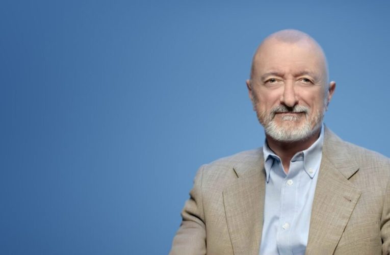 Arturo Pérez-Reverte: Los abuelos y el maravilloso equipaje de toda una vida