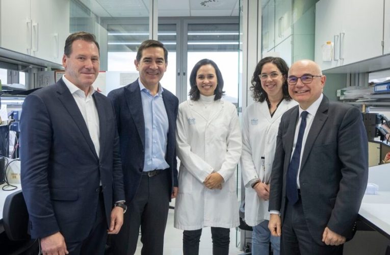 Carlos Torres Vila reafirma el compromís de la Fundació BBVA amb el VHIO com a centre de referència en investigació translacional i oncologia de precisió