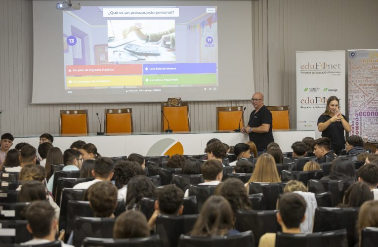 Cerca de 160 jóvenes participan en un hackathon organizado por Edufinet el Día de la Educación Financiera