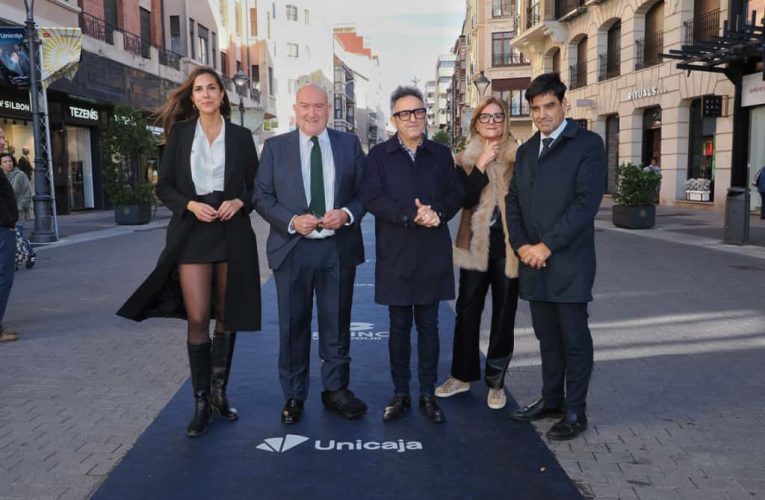 Valladolid extiende la alfombra con los colores corporativos de Unicaja para una nueva edición de la Seminci