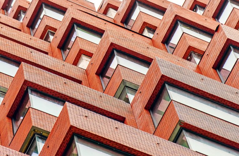 la venta de vivienda en España se desacelera por la escasez de oferta y la subida de precios