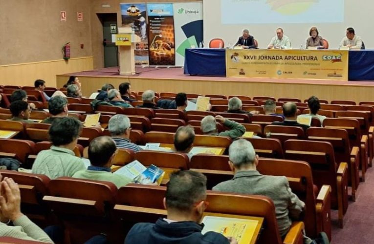 Celebrada en Salamanca una jornada sobre las claves actuales de la apicultura profesional, con la colaboración de Unicaja