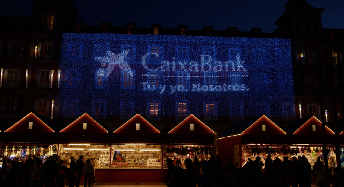 CaixaBank transforma la Plaza Mayor de Madrid en un espectáculo de luz esta Navidad