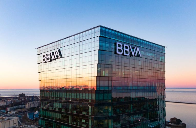 BBVA ingresa al Top 10 de empresas con mejor reputación en Argentina, según Merco 2025