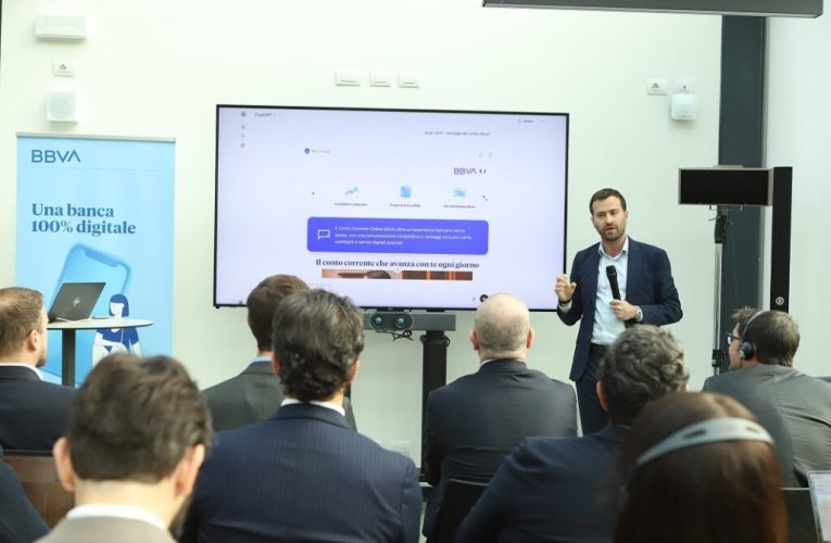BBVA presenta el piloto de su primera aplicación conversacional conectada a ChatGPT para Italia y Alemania
