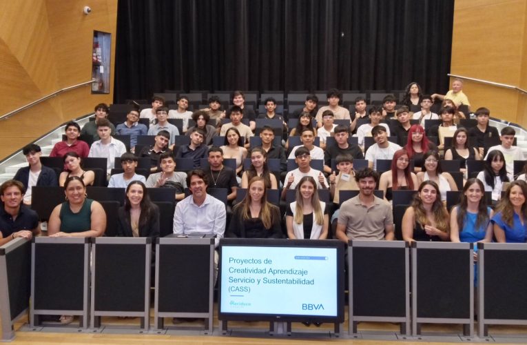 Jóvenes protagonistas del cuidado ambiental reconocidos por BBVA y Fundación Reciduca