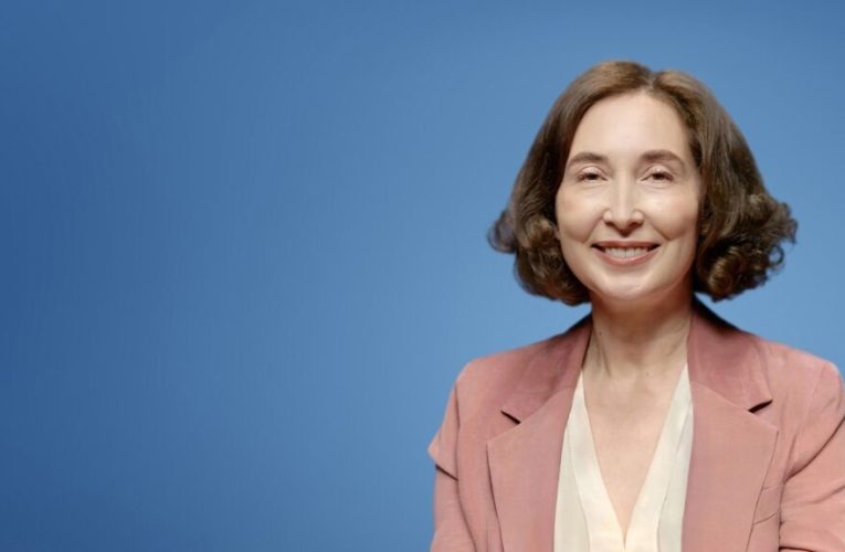 Elsa Punset: “Ser feliz es vivir con el corazón despierto”