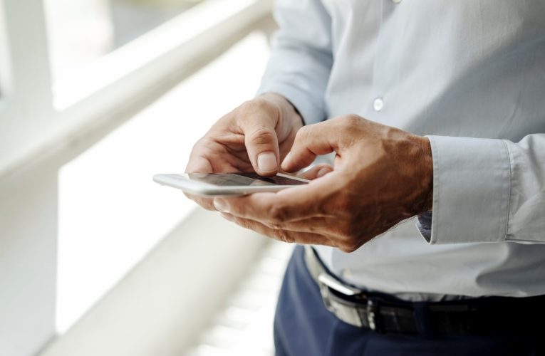 ¿Cómo puedo anular una transferencia bancaria errónea en España?