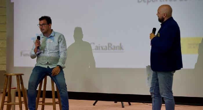CaixaBank lleva a Ceuta el proyecto ‘El deporte va por barrios’ con una charla motivacional para internos