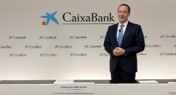 CaixaBank obtiene un beneficio neto de 5.891 millones de euros en 2025, un 1,8% más, por el fuerte crecimiento del negocio