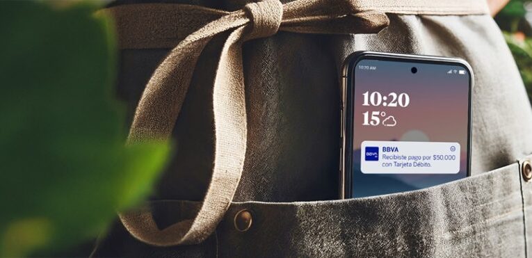 BBVA lanza ‘Cobro al toque’ para convertir el celular en un datáfono