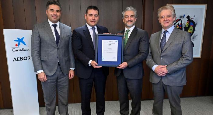 CaixaBank, primera entidad financiera en certificar su modelo de Acción Social con AENOR