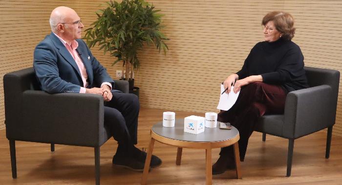 CaixaBank reúne a cerca de un centenar de personas en Ciudad Real en una charla sobre longevidad saludable con la periodista Olga Viza y el doctor Ángel Durántez
