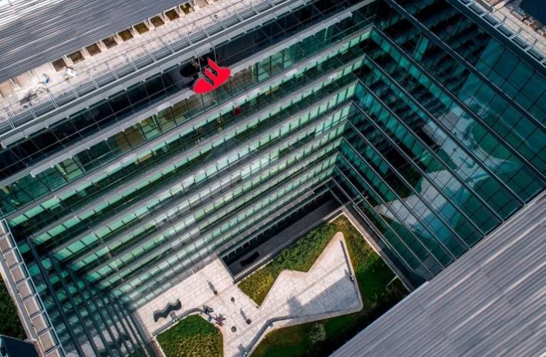 Santander acuerda comprar Webster Bank por 12.200 millones de dólares, lo que le permitirá alcanzar un RoTE del 18% en Estados Unidos en 2028 y crear un banco más fuerte y competitivo para sus clientes