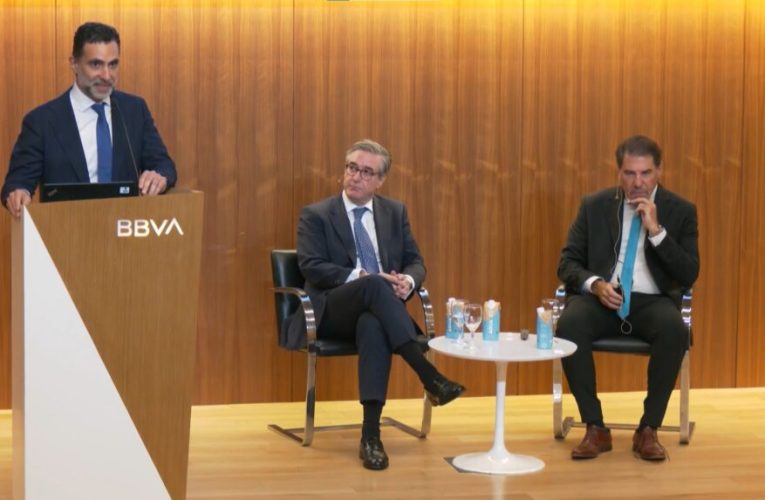 BBVA reunió a clientes para analizar el contexto y las perspectivas de la economía local e internacional