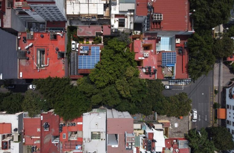 ¿Cuántos paneles solares hacen falta para generar energía en una casa?