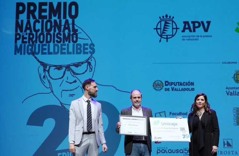 Los periodistas Armada y Domínguez reivindican el legado humanista de Delibes en tiempos convulsos
