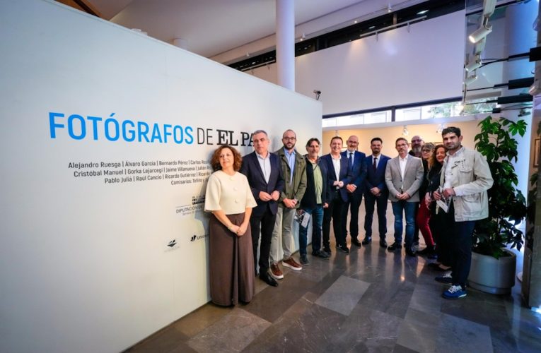 Inaugurada en Albacete la exposición ‘Fotógrafos de El País’, con la colaboración de Unicaja