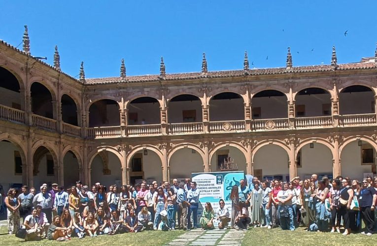 Profesionales y empresas del sector veterinario asisten al IV Congreso de Pequeños Animales de Castilla y León