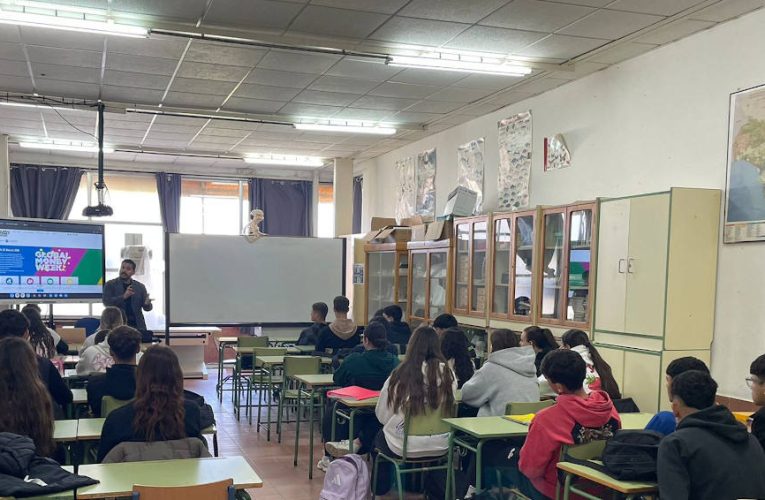 Las sesiones formativas de Edufinet superan en el curso 2025-2026 los 30.000 beneficiarios y su alcance digital se consolida con 220.000 seguidores